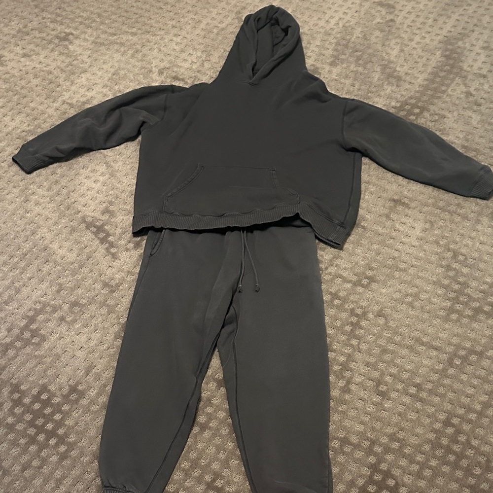 Elwood Men’s Black Hoodie and Jogger Set
